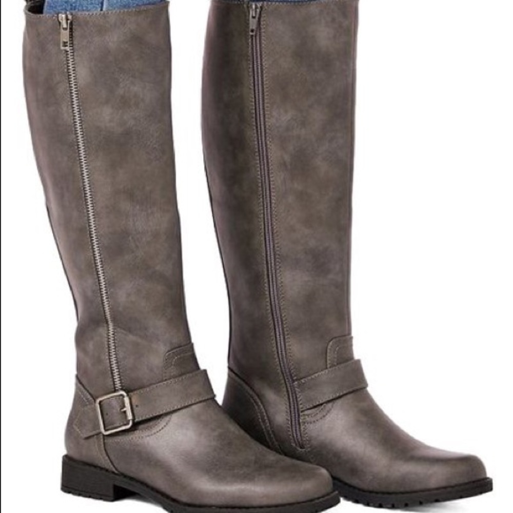 BNWT * Tall Grey Didoa Boot with Wide Calf